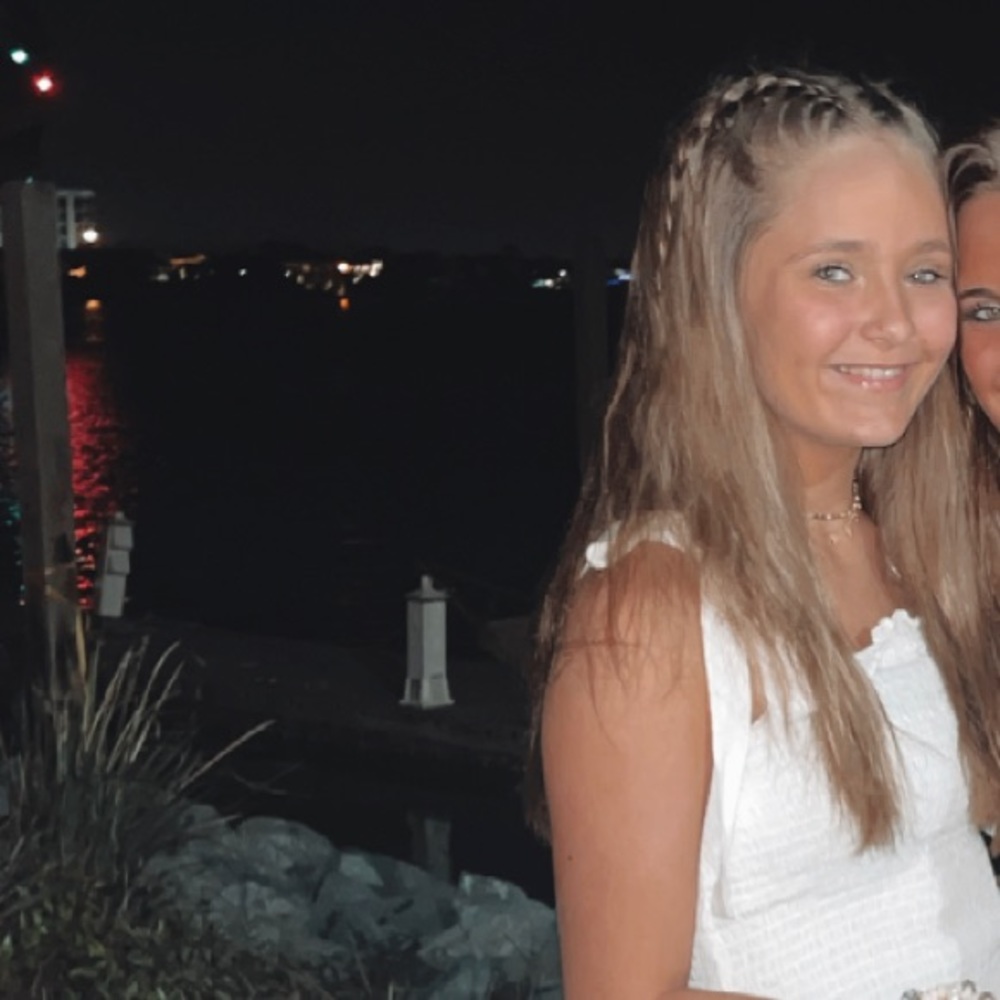 Meet your Posher, Chloe